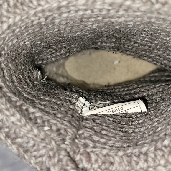 UGG Cardy # 5649 soft brown knit with Ugg wooden 2 button boots. Size 5 - Picture 16 of 16